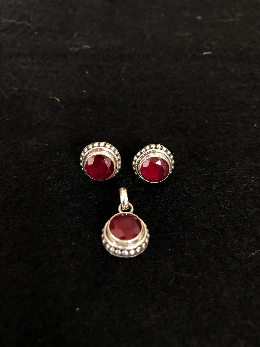 Ruby Round Pendant Set, front view