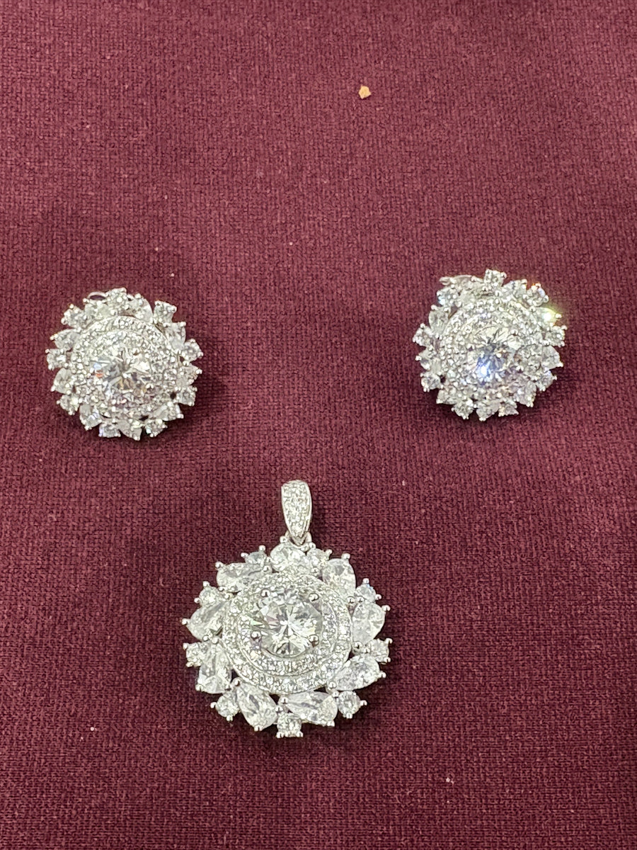 Crystal Sunburst Pendant Set, detail view