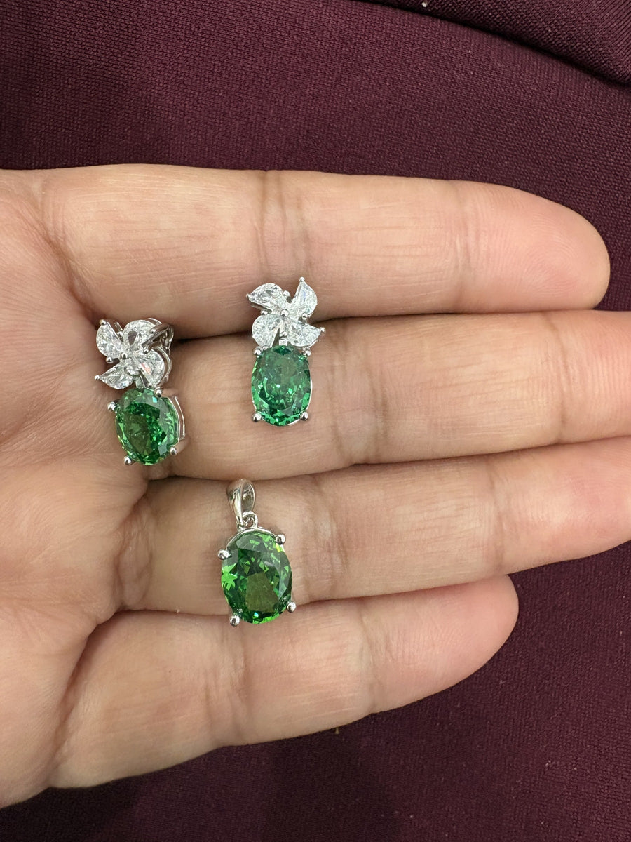 Green Oval Floral Set, close-up view