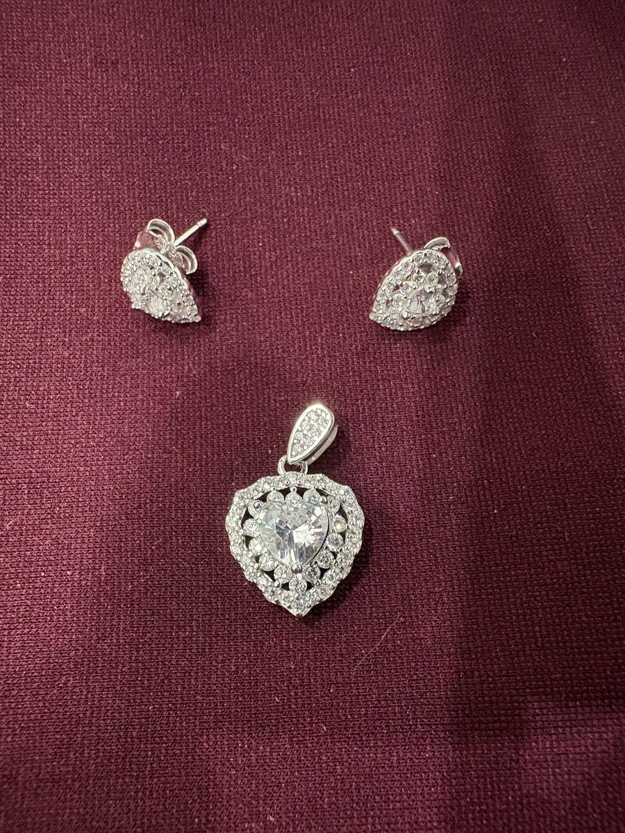 Heart Halo Pendant Set, detail view