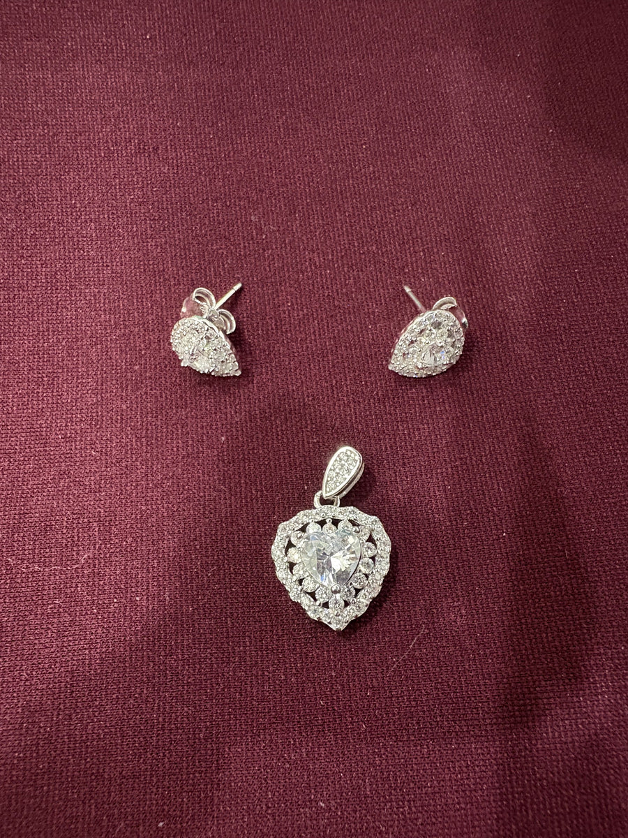 Heart Halo Pendant Set, front view