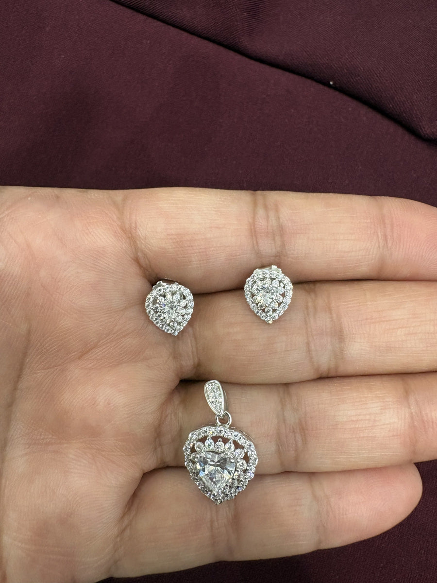 Heart Halo Pendant Set, close-up view