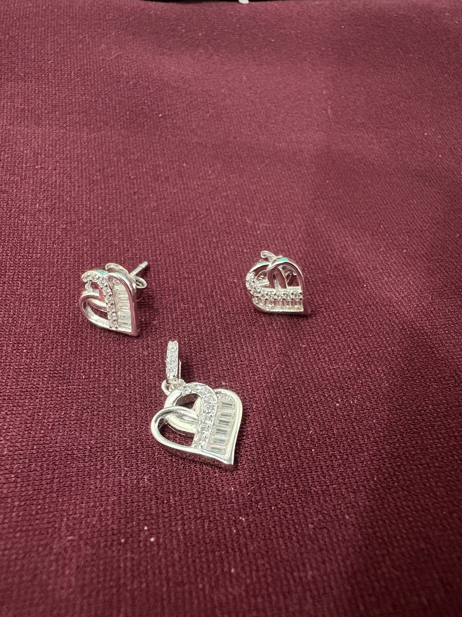 Interlocking Heart Pendant Set, front view