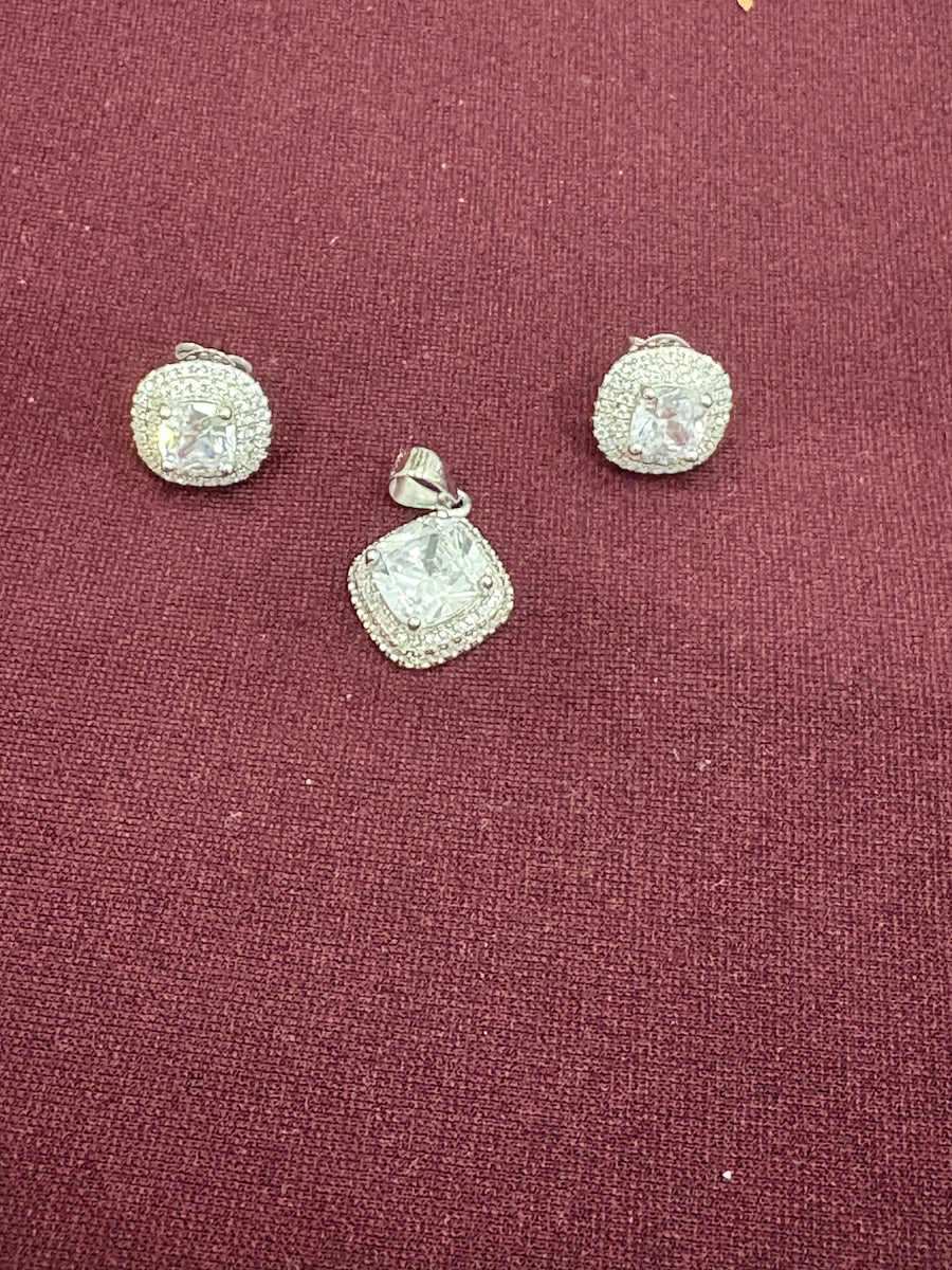 Halo Cushion Pendant Set, front view