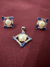 Blue Pearl Pendant Set, angled view