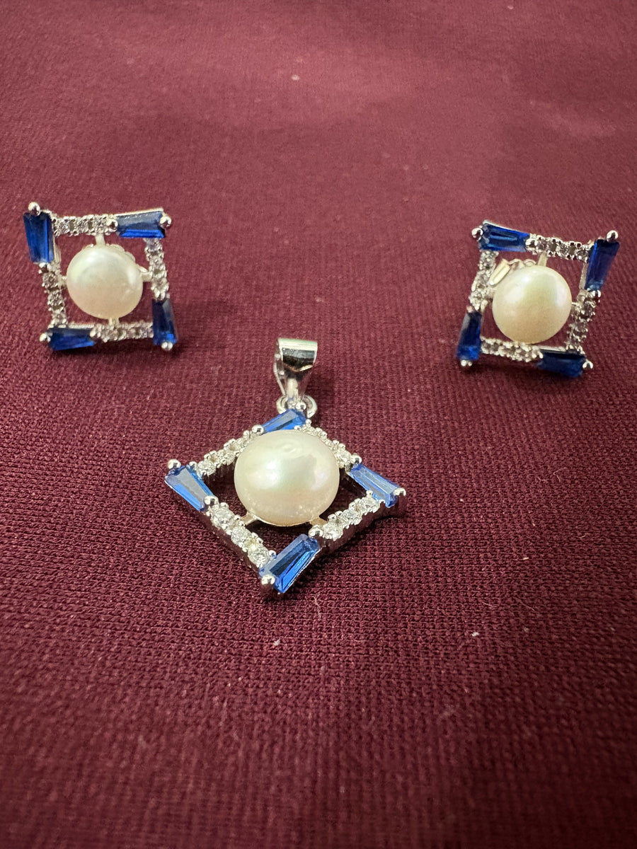 Blue Pearl Pendant Set, angled view