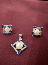 Blue Pearl Pendant Set, detail view