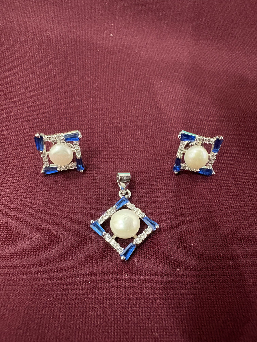 Blue Pearl Pendant Set, front view