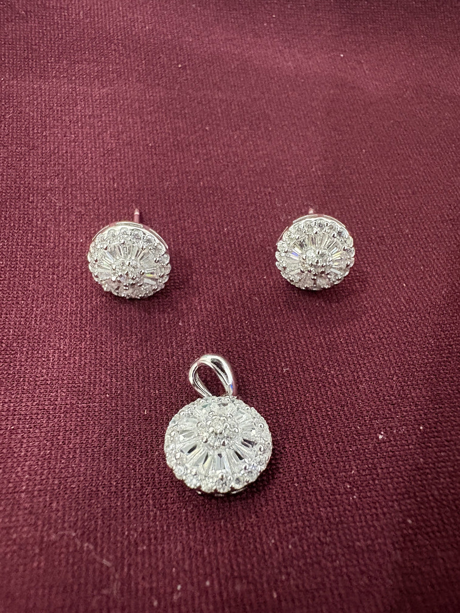 Round Cluster Halo Set, angled view