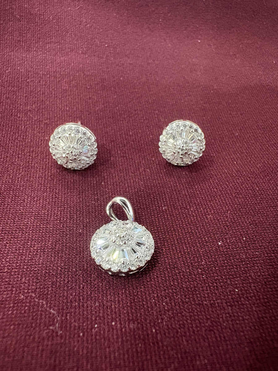 Round Cluster Halo Set, front view
