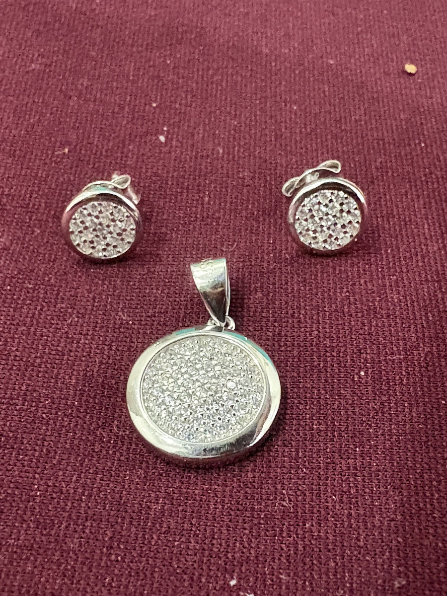 Textured Disc Pendant Set, front view