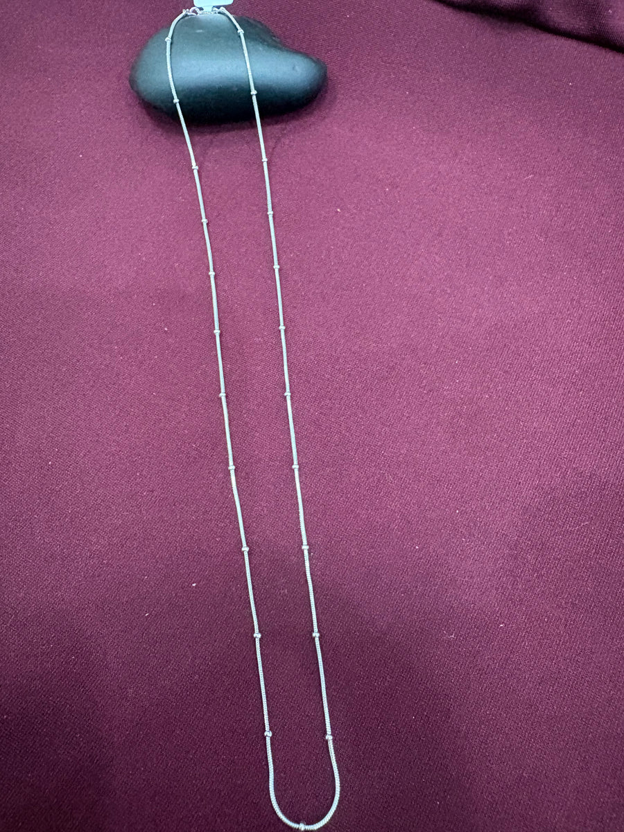 Minimal Ring Station Chain, close-up view