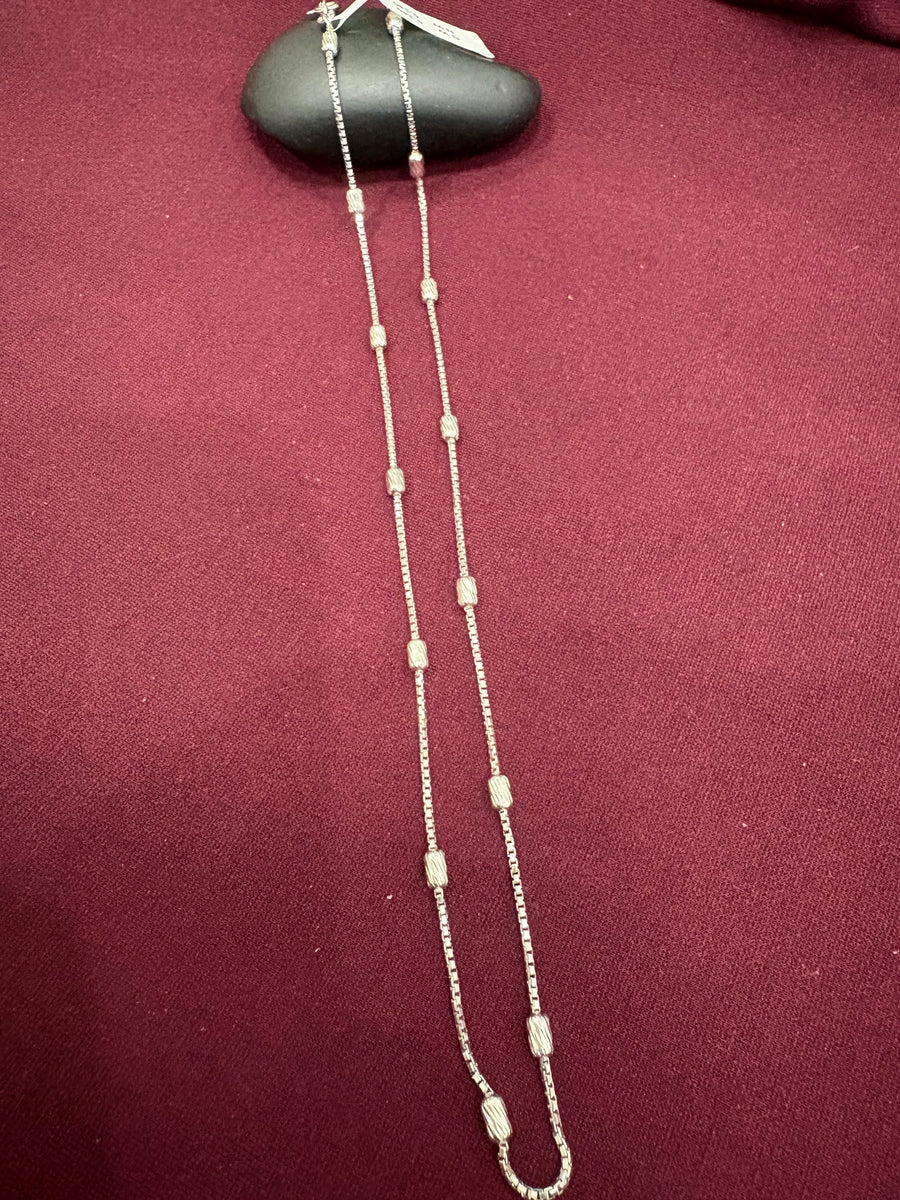 Textured Bar Box Chain, angled view