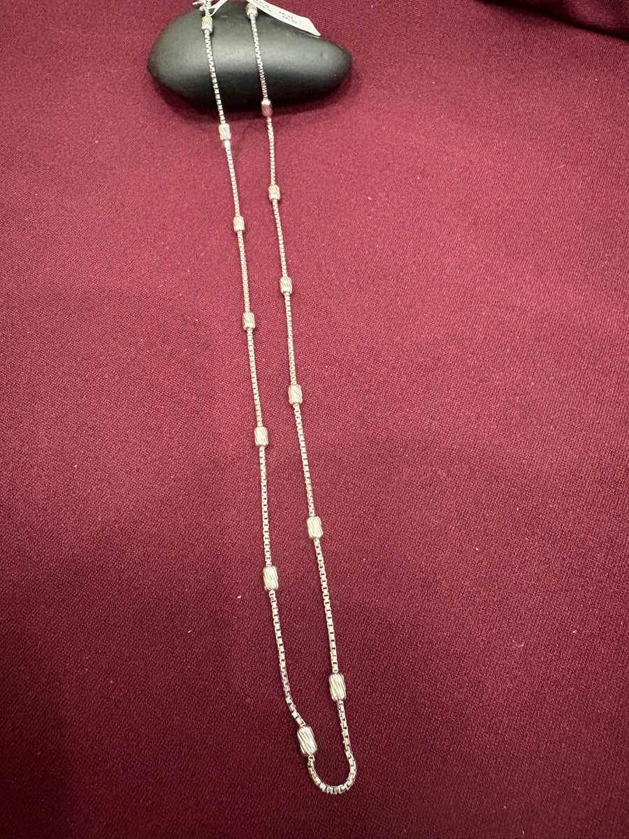 Textured Bar Box Chain, front view